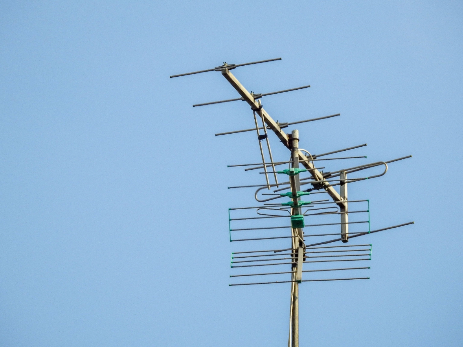 Cách lắp ăng-ten để gia đình bạn có thể bắt được nhiều kênh DVB-T2 Cách lắp ăng-ten để gia đình bạn có thể bắt được nhiều kênh DVB-T2