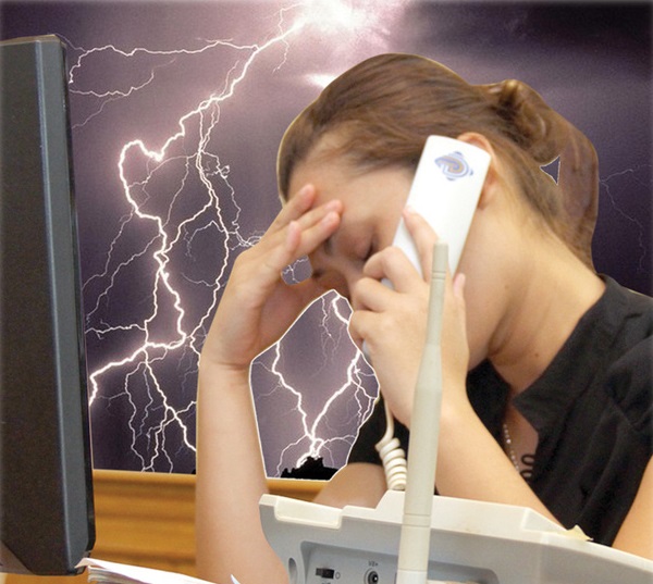 sét đánh vào đường dây điện thoại sét đánh vào đường dây điện thoại
